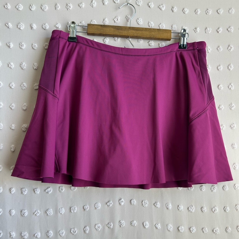 Athleta Match Point High Rise Pleated Lasercut 13 1/2" Skort Sz L Magenta‎